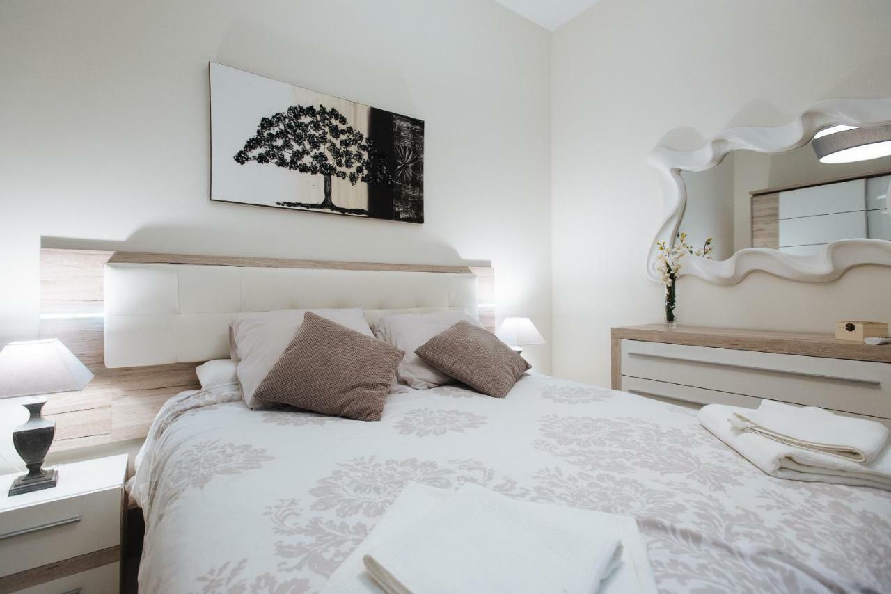 Luxury Apartment Penuelas Free Parking Seville Exterior photo