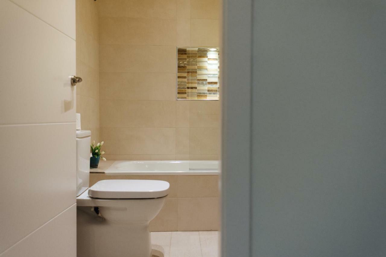 Luxury Apartment Penuelas Free Parking Seville Exterior photo
