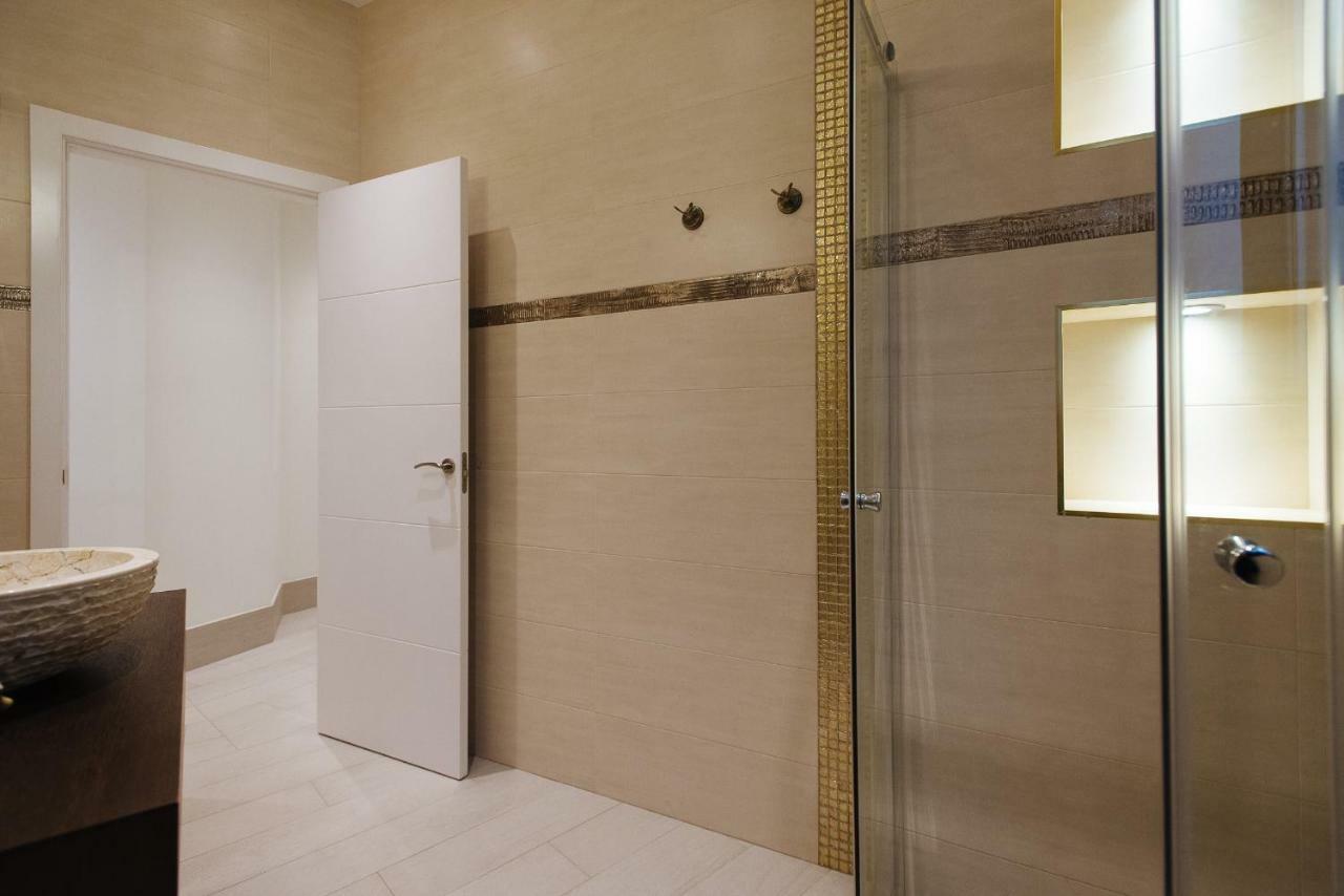 Luxury Apartment Penuelas Free Parking Seville Exterior photo
